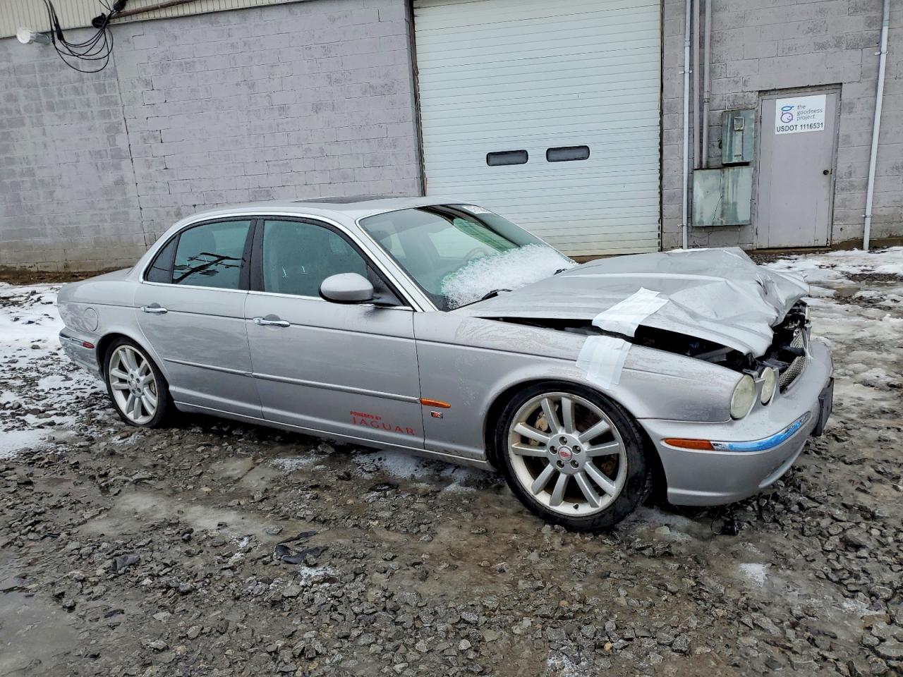 2004 JAGUAR XJR S photo 4