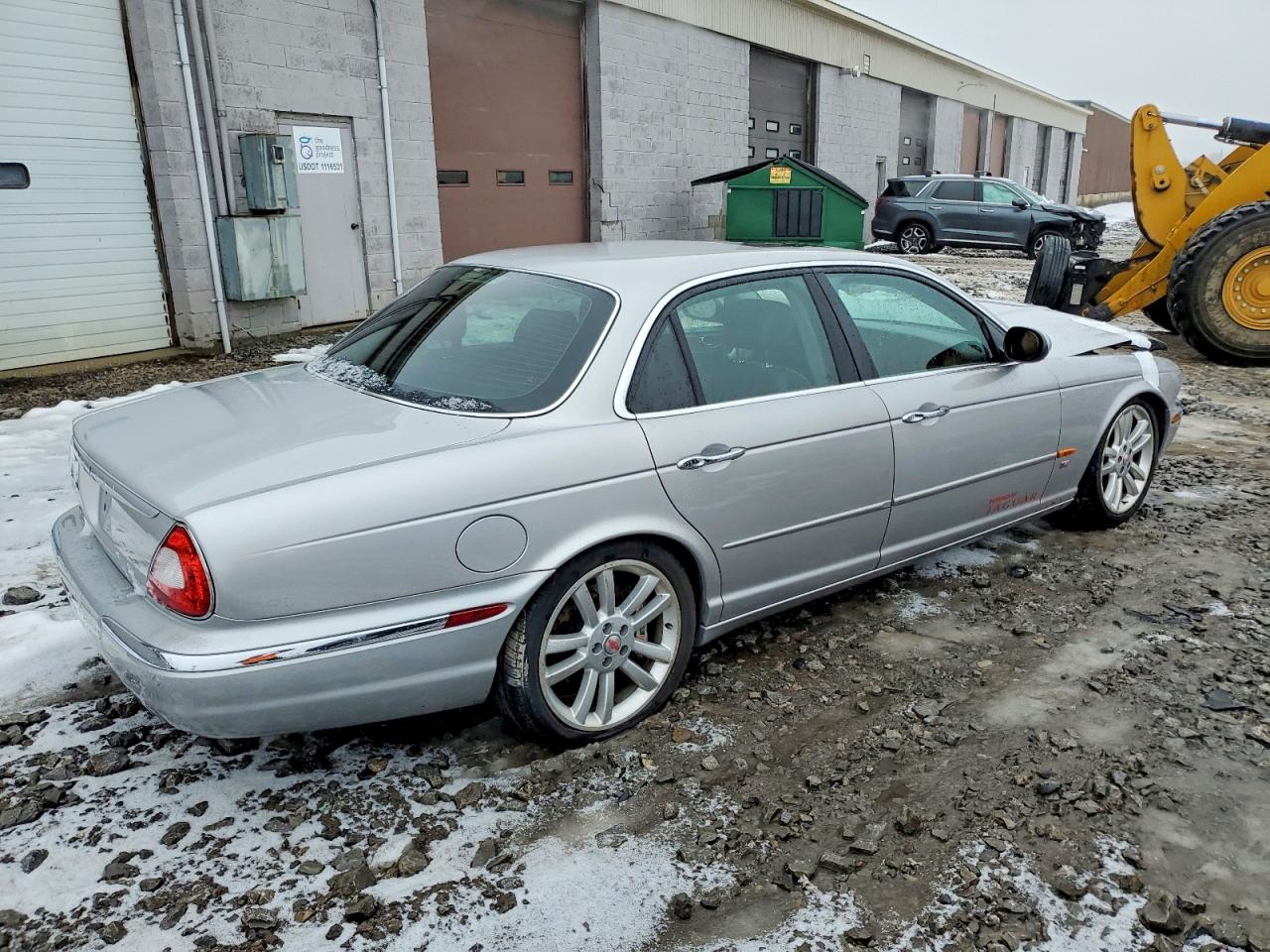 2004 JAGUAR XJR S photo 3