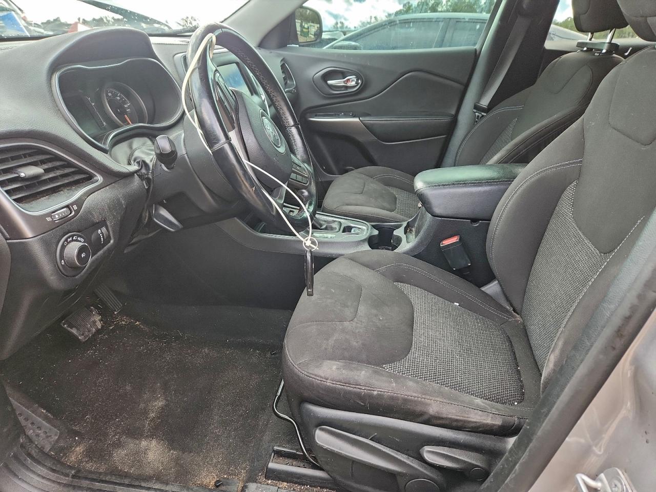 2019 JEEP CHEROKEE LATITUDE photo 7