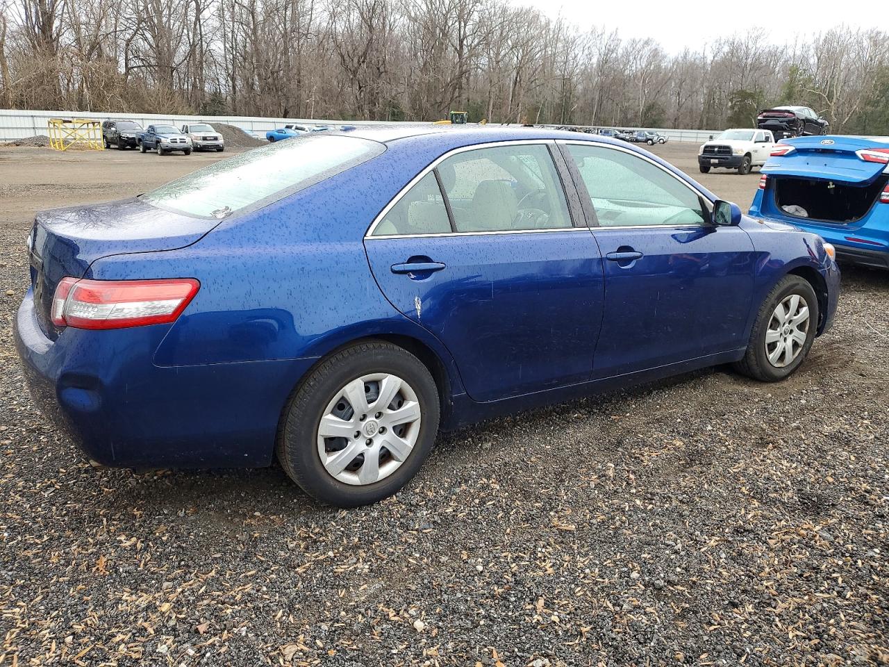 2011 TOYOTA CAMRY BASE photo 3