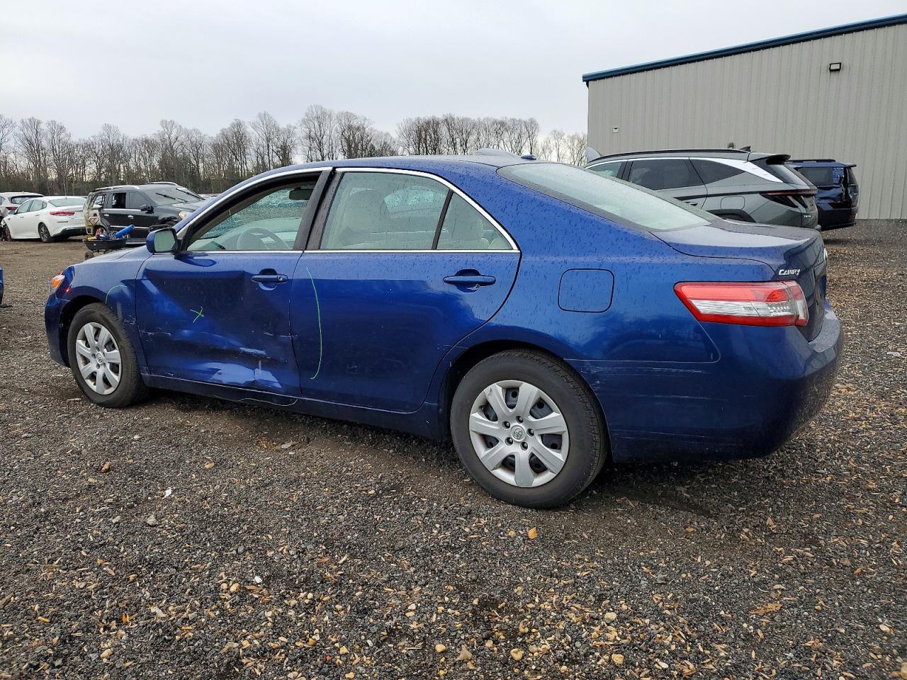 2011 TOYOTA CAMRY BASE photo 2