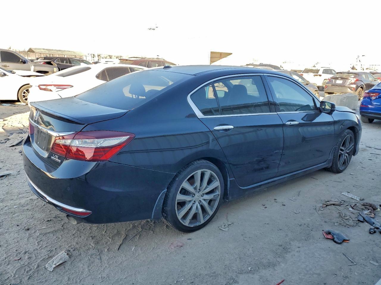 2017 HONDA ACCORD TOURING photo 3