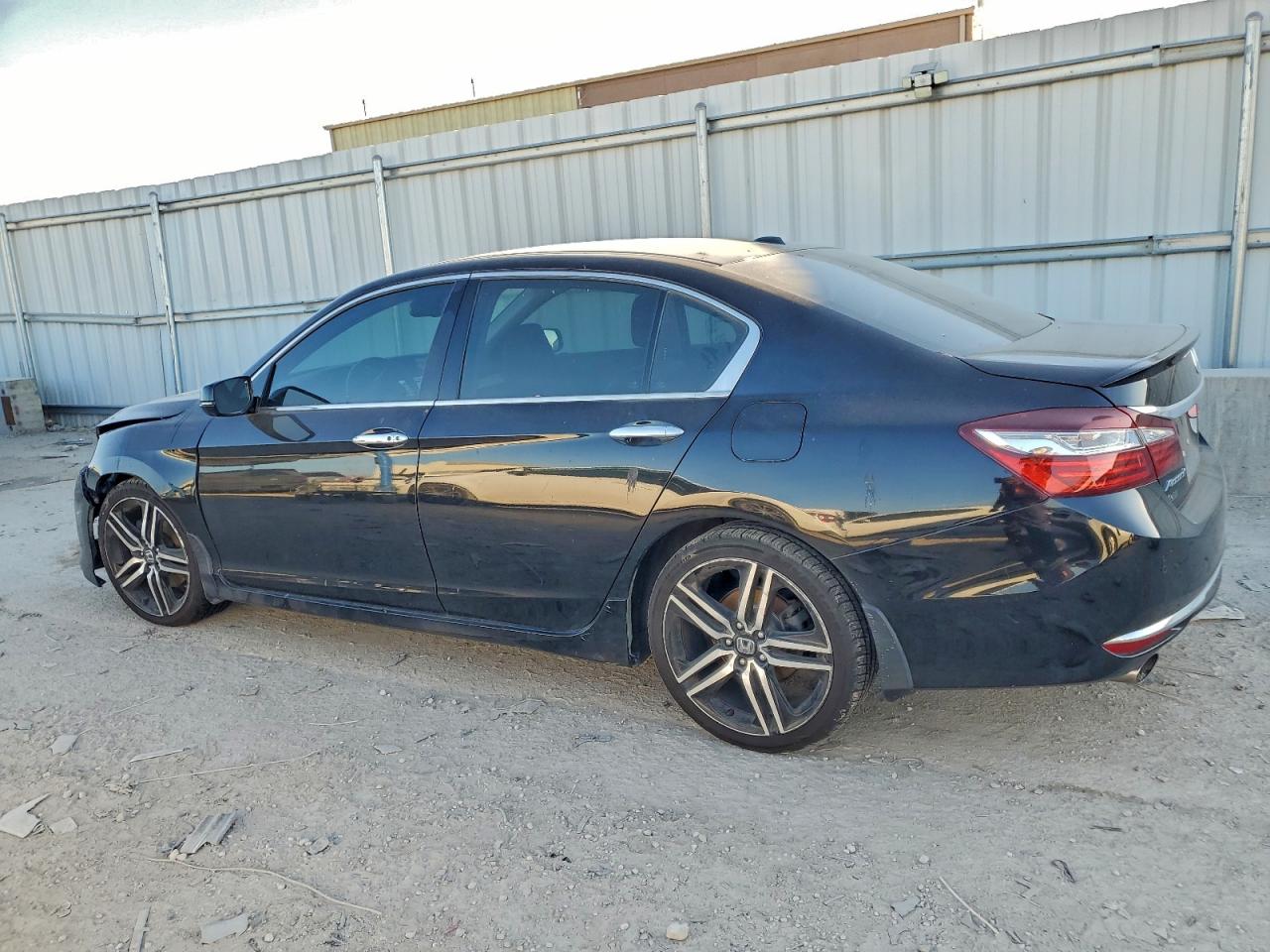 2017 HONDA ACCORD TOURING photo 2