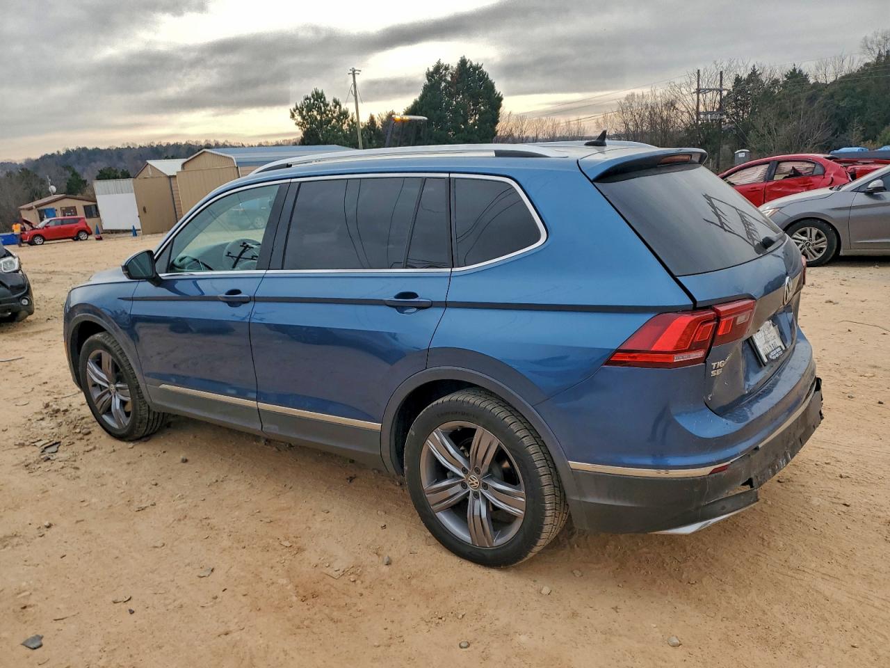 2020 VOLKSWAGEN TIGUAN SE photo 2