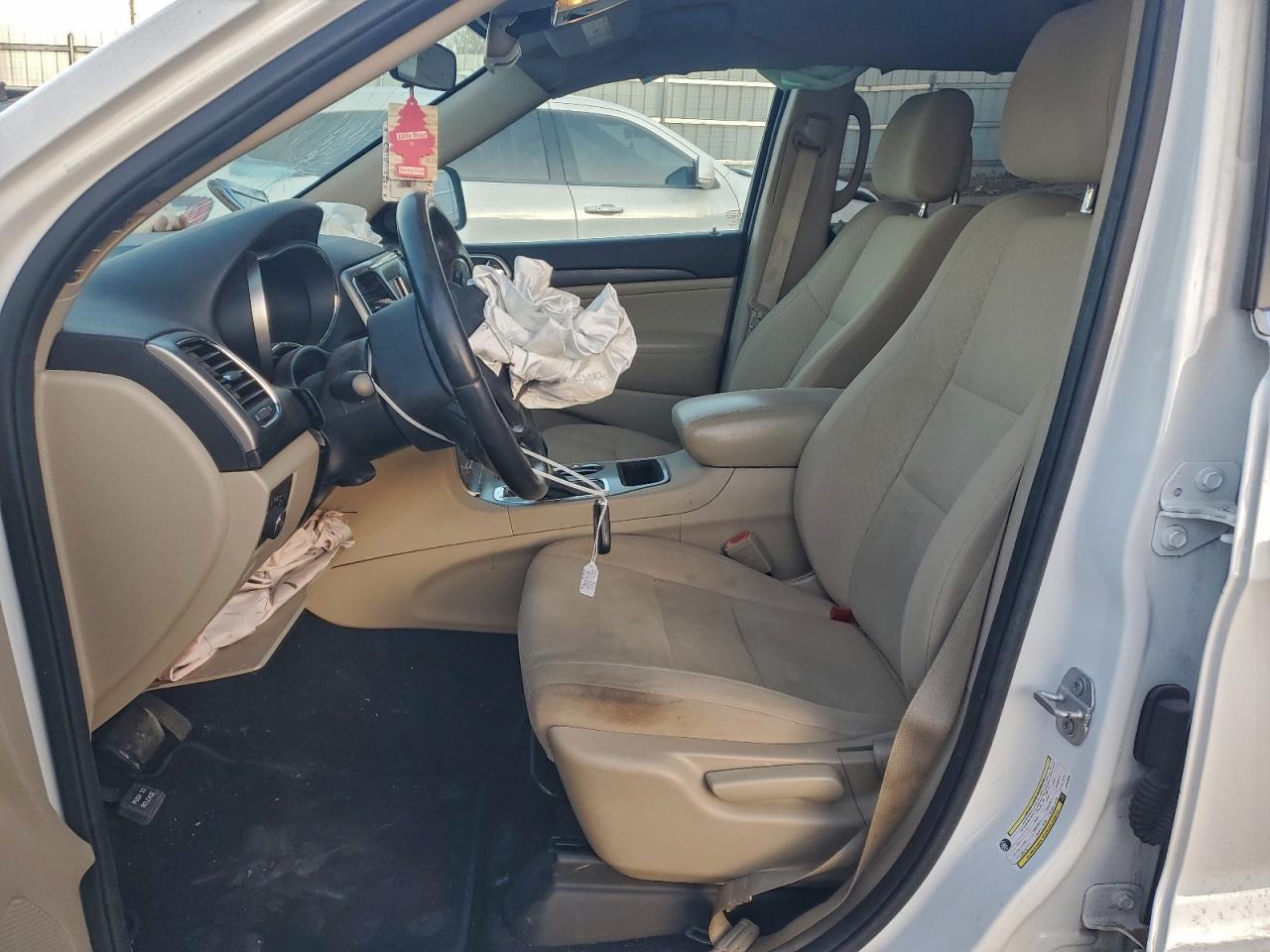 2019 JEEP GRAND CHEROKEE LAREDO photo 7