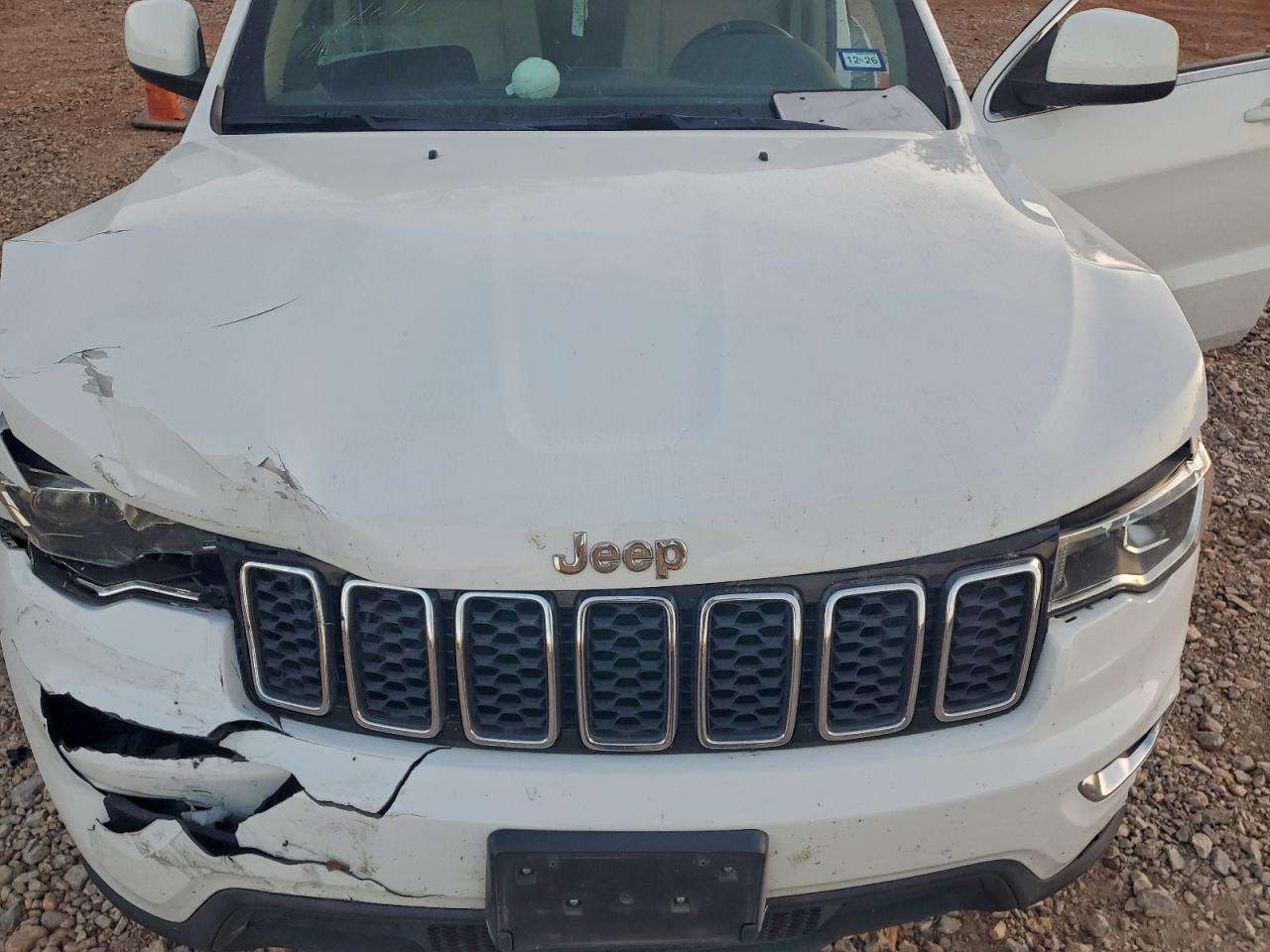 2019 JEEP GRAND CHEROKEE LAREDO photo 12