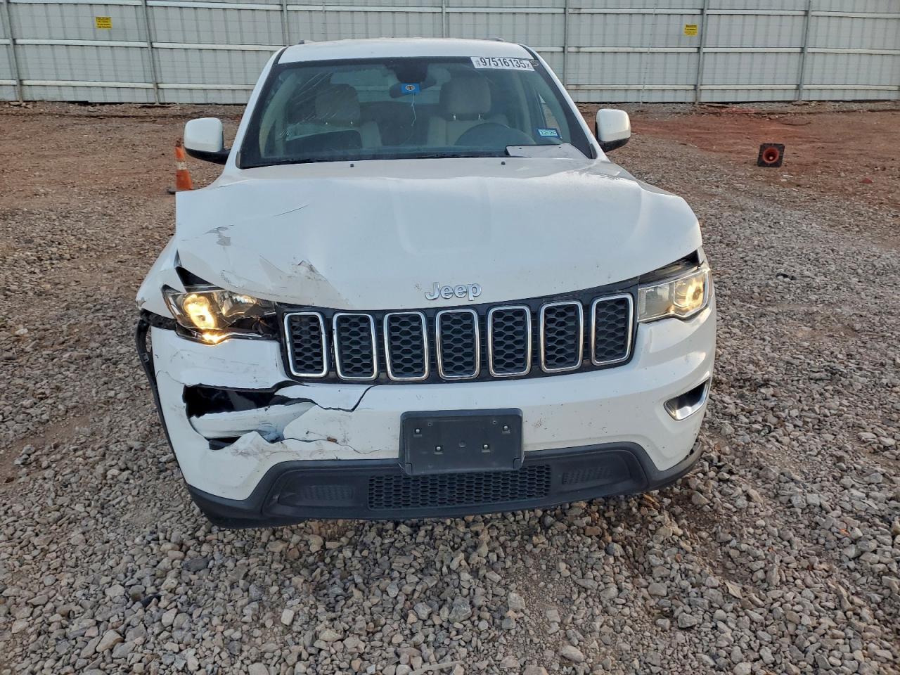 2019 JEEP GRAND CHEROKEE LAREDO photo 5