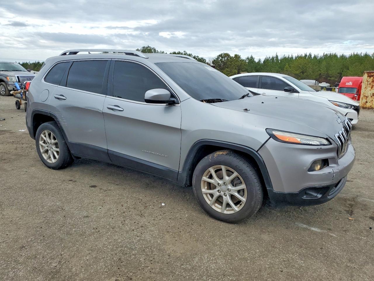 2015 JEEP CHEROKEE LATITUDE photo 4