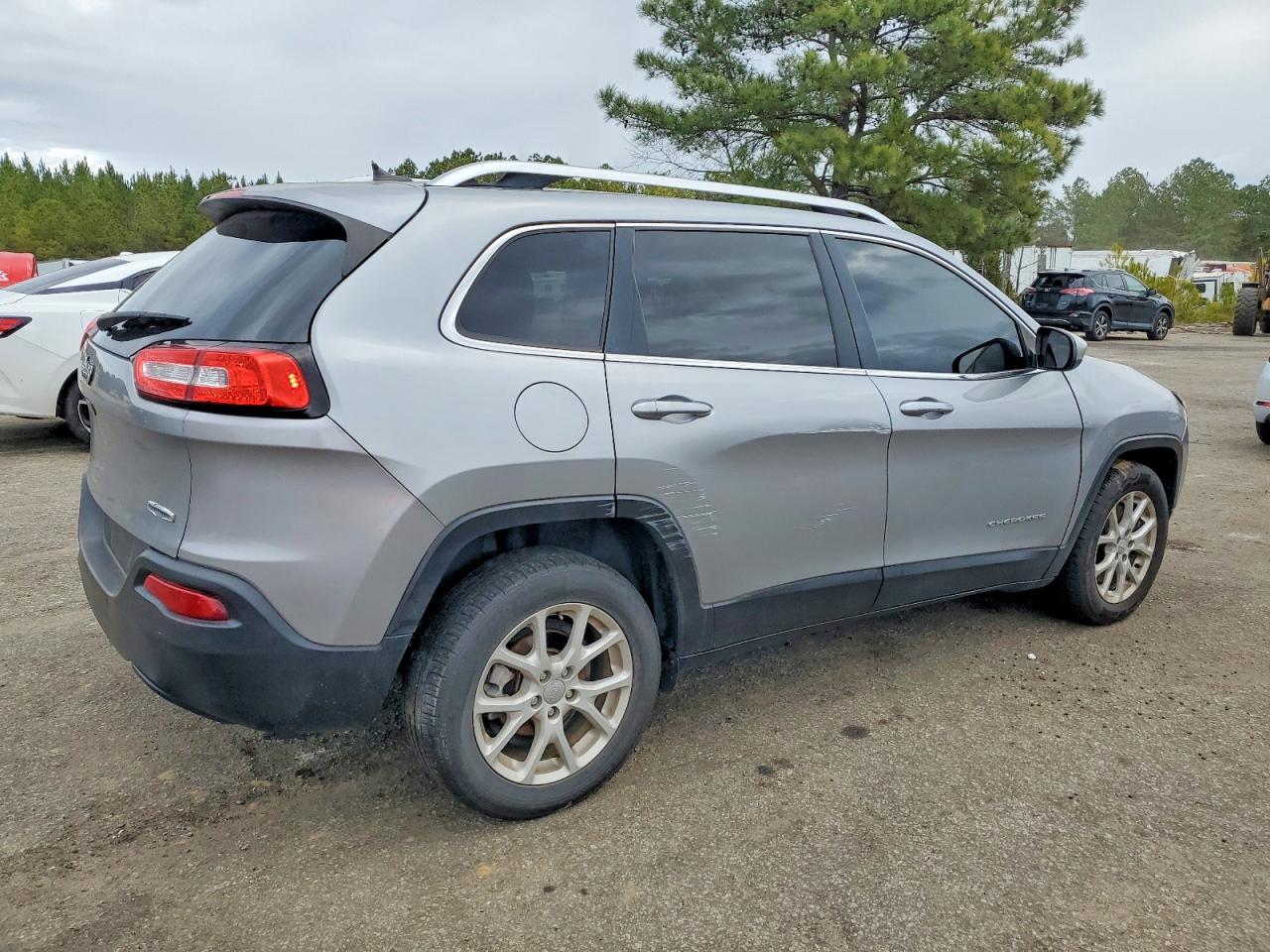 2015 JEEP CHEROKEE LATITUDE photo 3