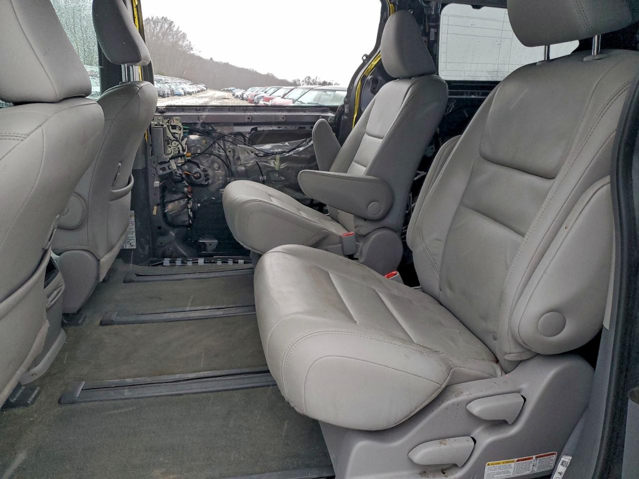 2017 TOYOTA SIENNA XLE photo 11