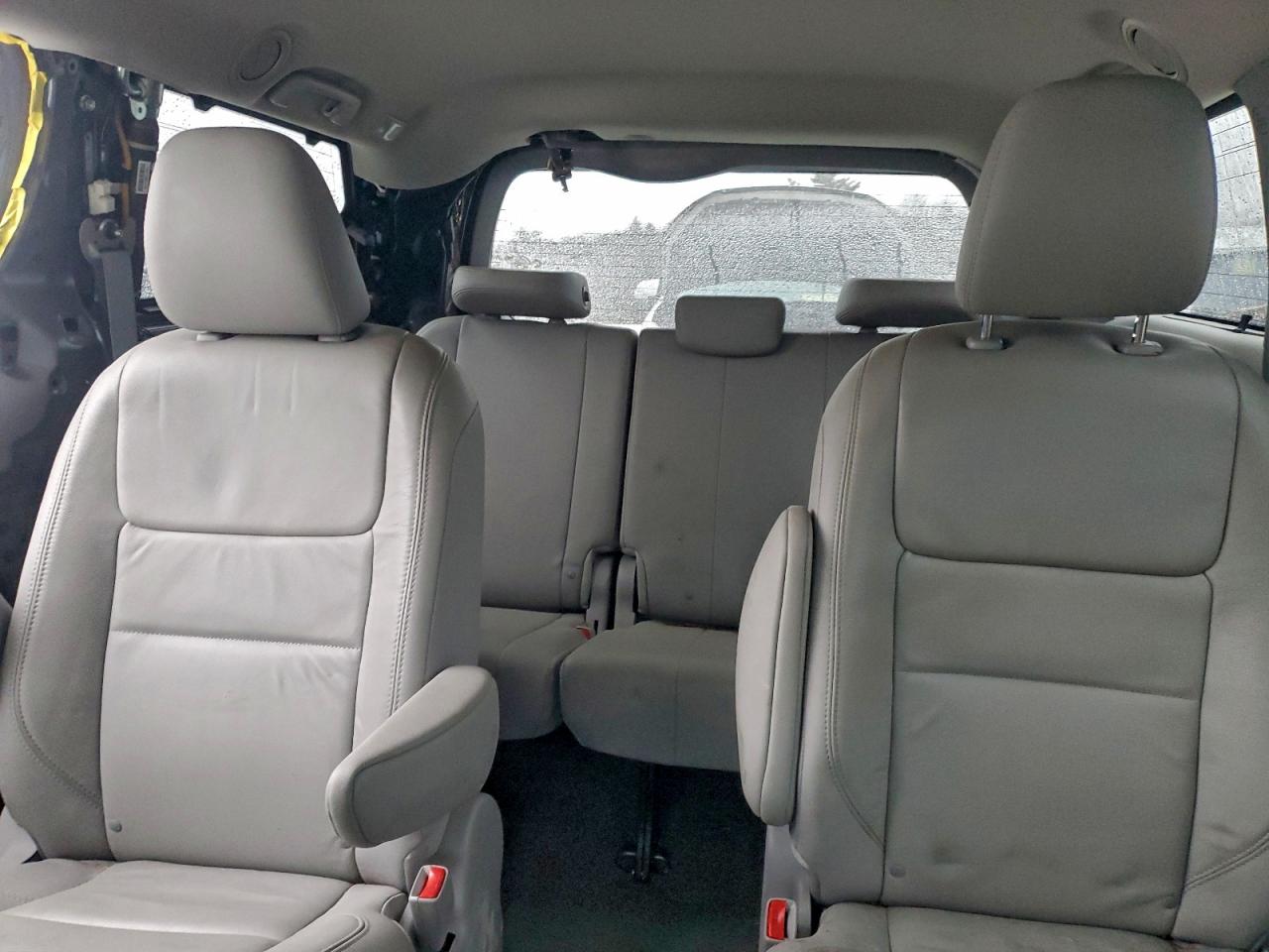 2017 TOYOTA SIENNA XLE photo 10