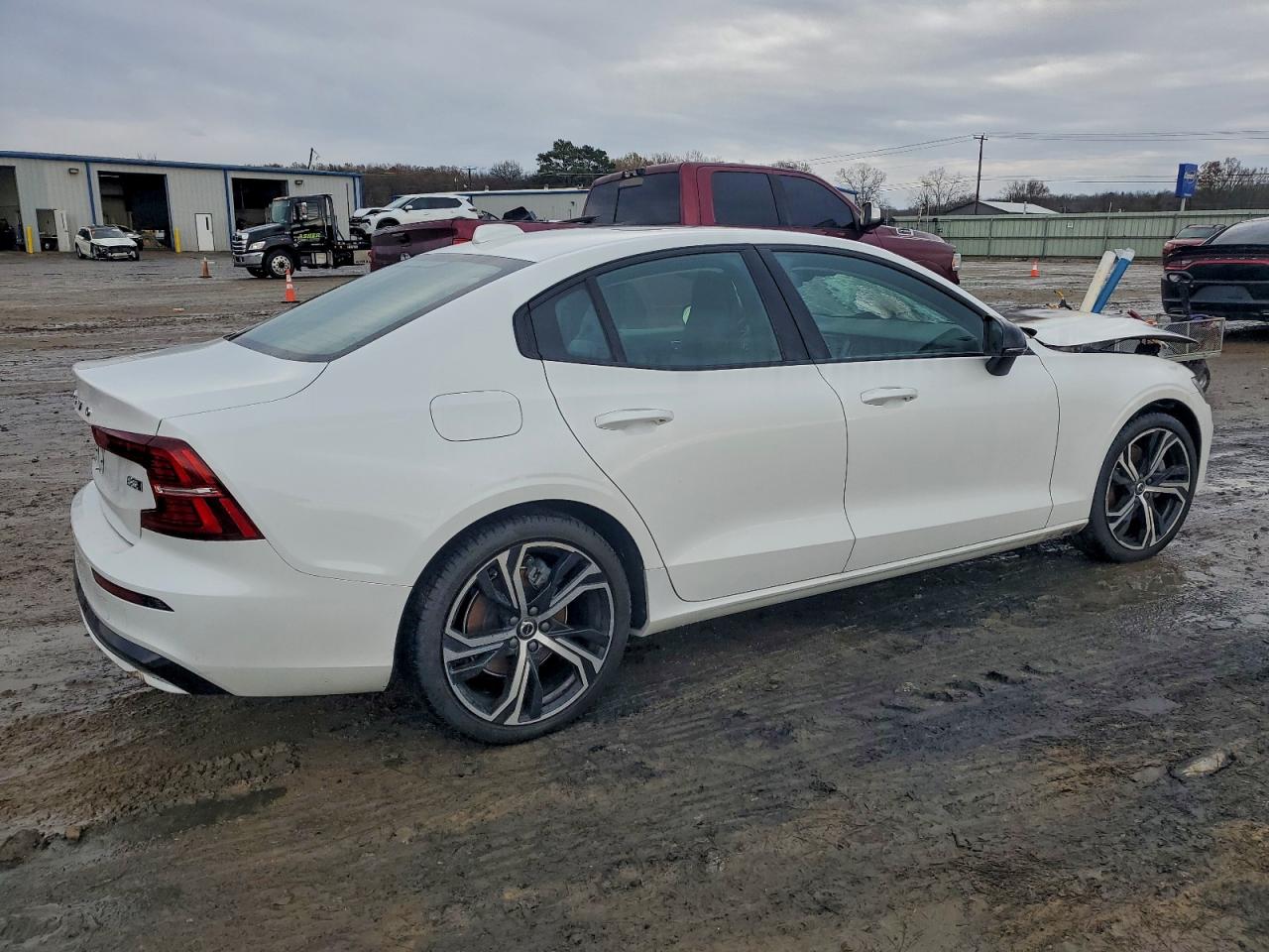 2024 VOLVO S60 CORE photo 3
