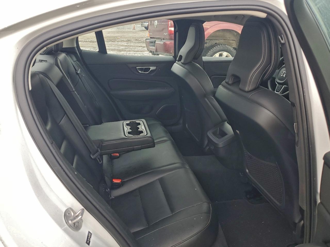 2024 VOLVO S60 CORE photo 10