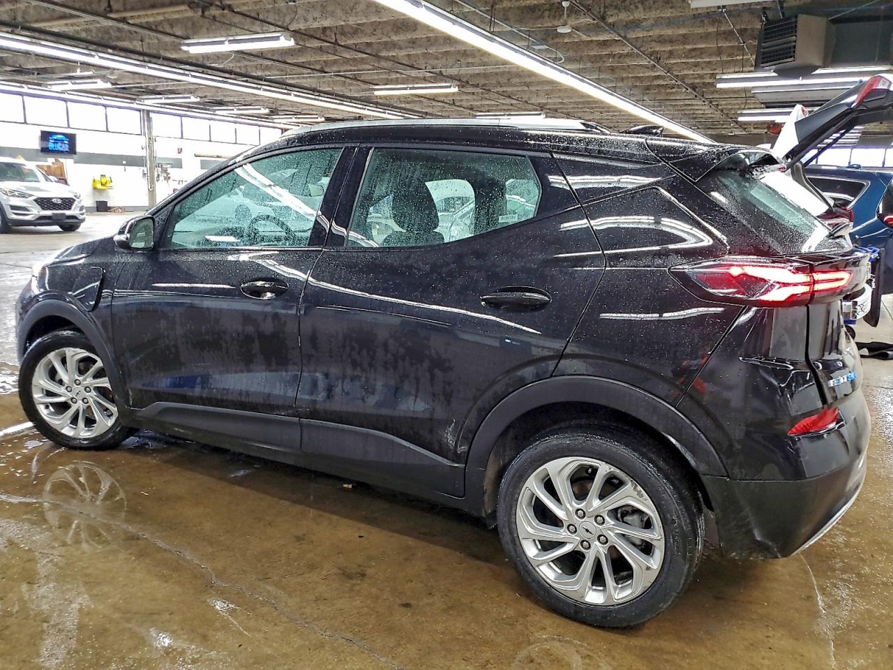2023 CHEVROLET BOLT EUV LT photo 2
