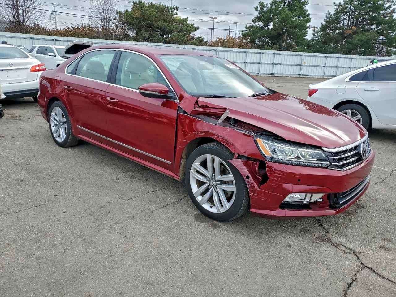 2017 VOLKSWAGEN PASSAT SEL PREMIUM photo 4