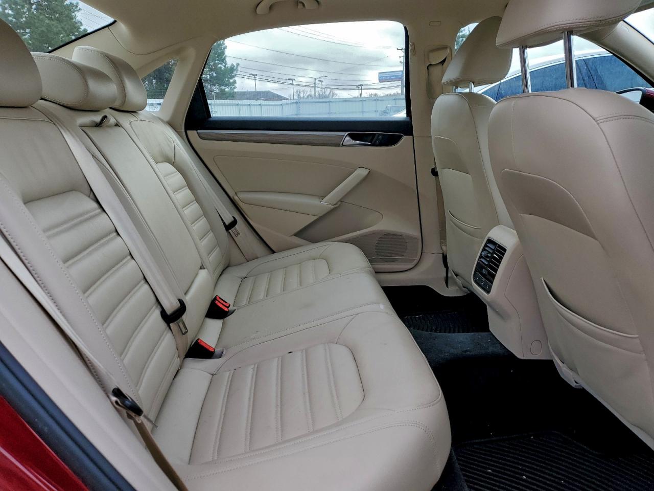 2017 VOLKSWAGEN PASSAT SEL PREMIUM photo 10