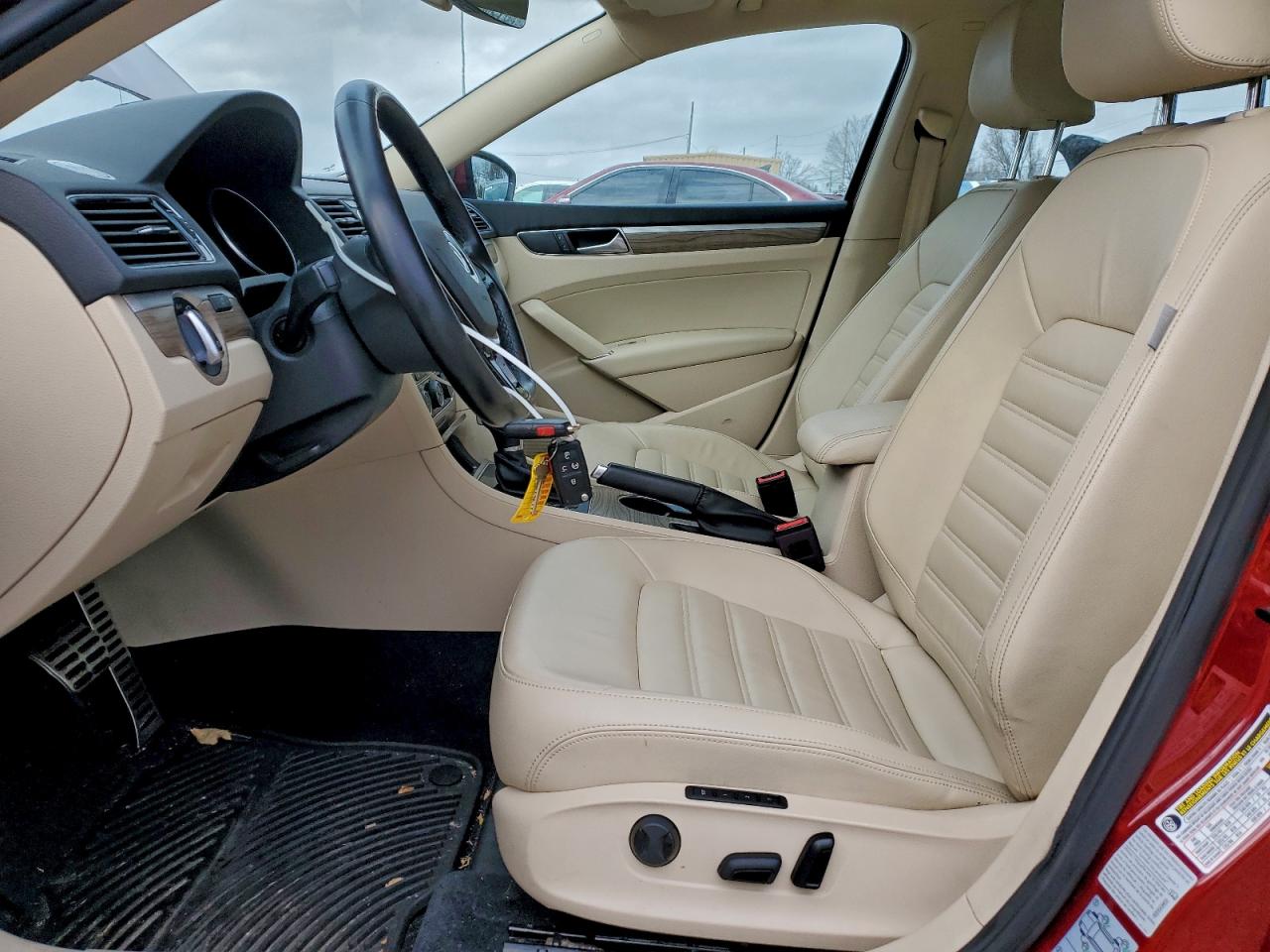 2017 VOLKSWAGEN PASSAT SEL PREMIUM photo 7