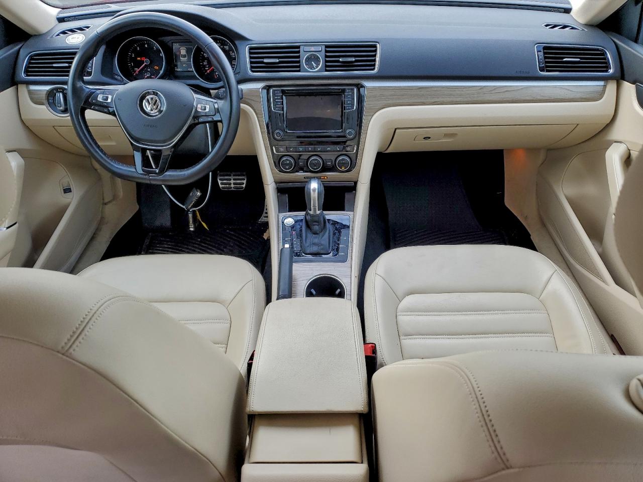 2017 VOLKSWAGEN PASSAT SEL PREMIUM photo 8