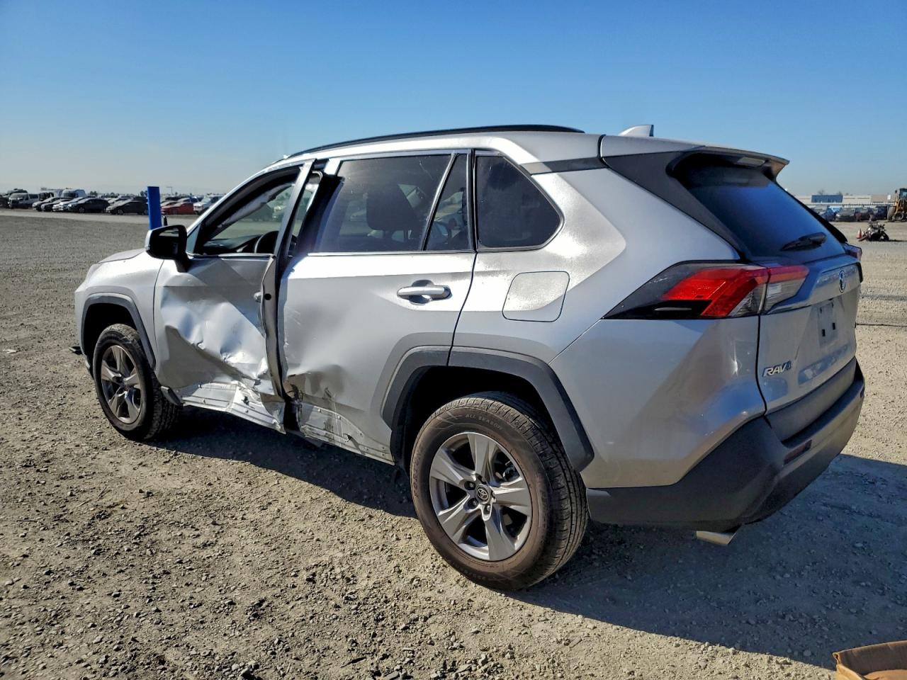 2024 TOYOTA RAV4 XLE photo 4