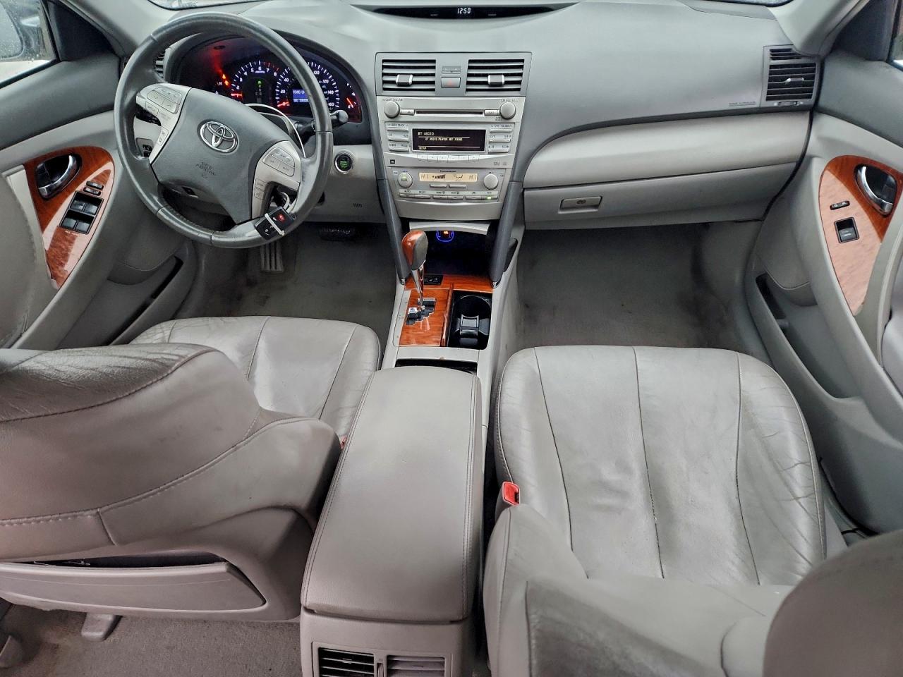 2011 TOYOTA CAMRY SE photo 15
