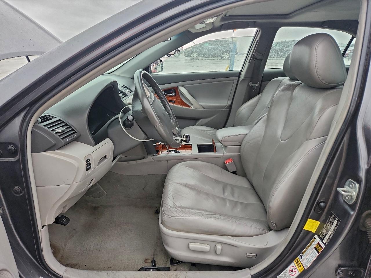 2011 TOYOTA CAMRY SE photo 13