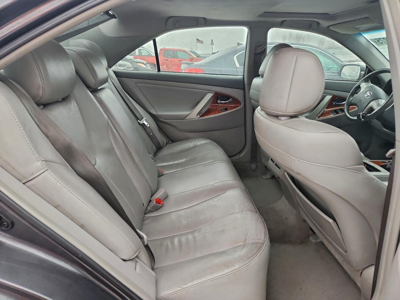 2011 TOYOTA CAMRY SE photo 19
