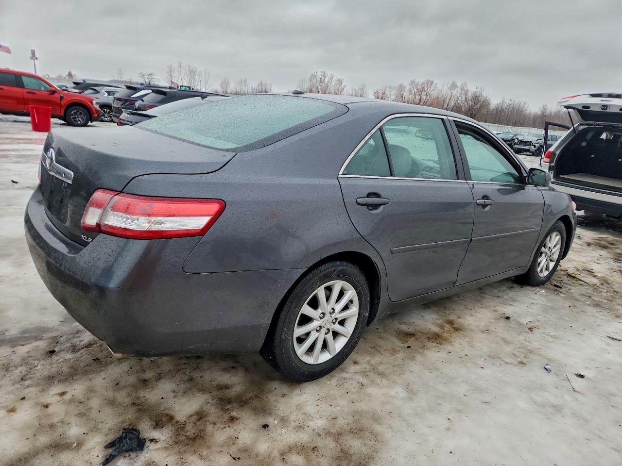 2011 TOYOTA CAMRY SE photo 5