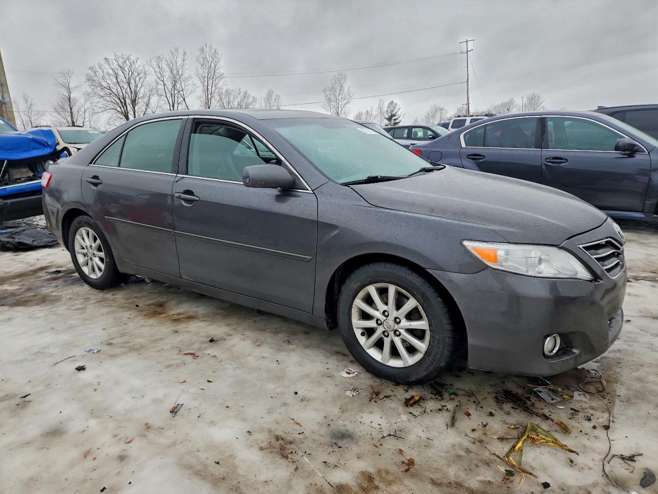 2011 TOYOTA CAMRY SE photo 7