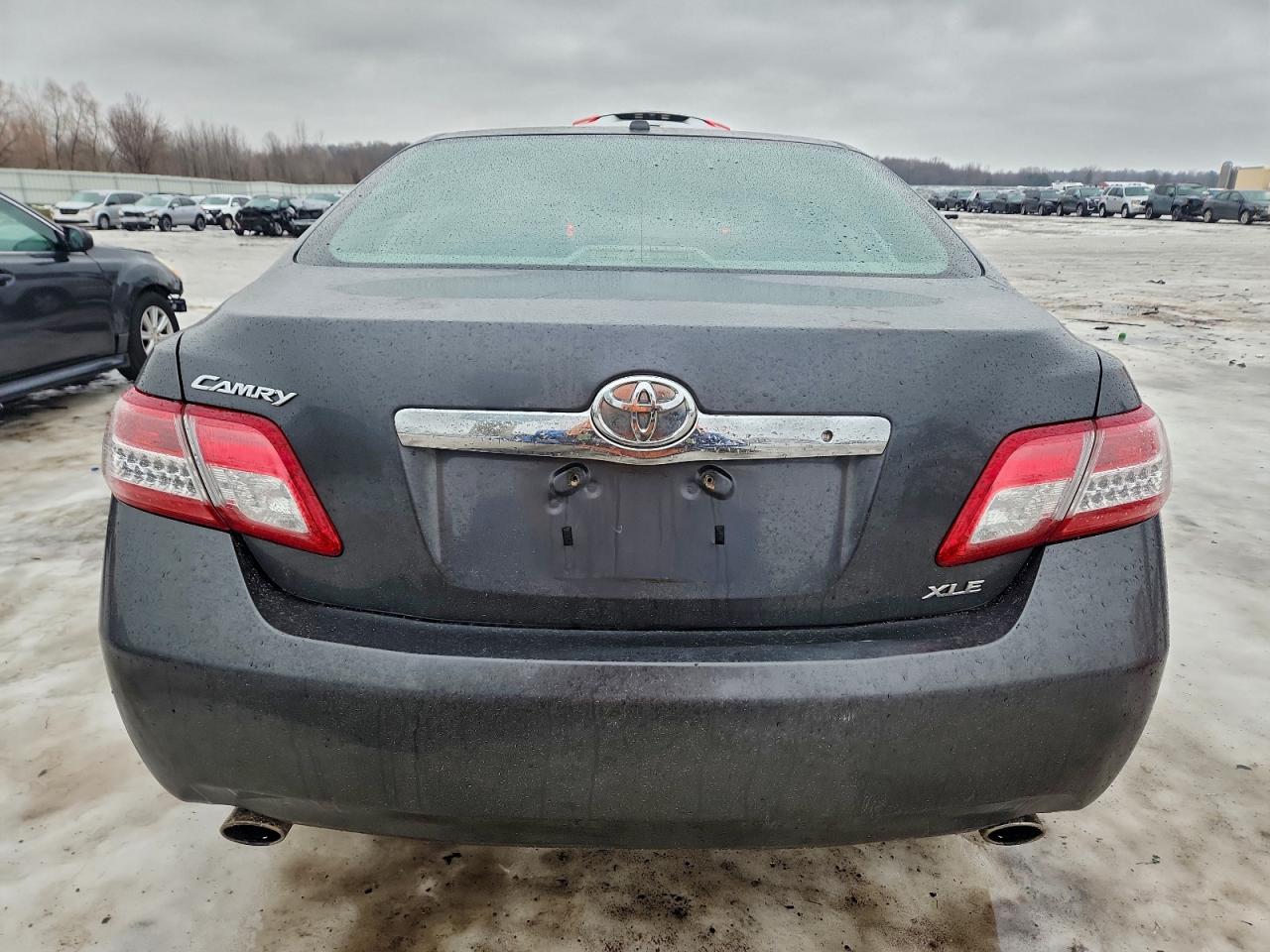 2011 TOYOTA CAMRY SE photo 11