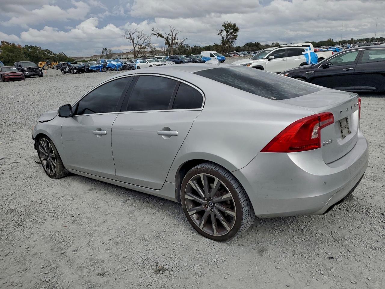 2015 VOLVO S60 PREMIER photo 2