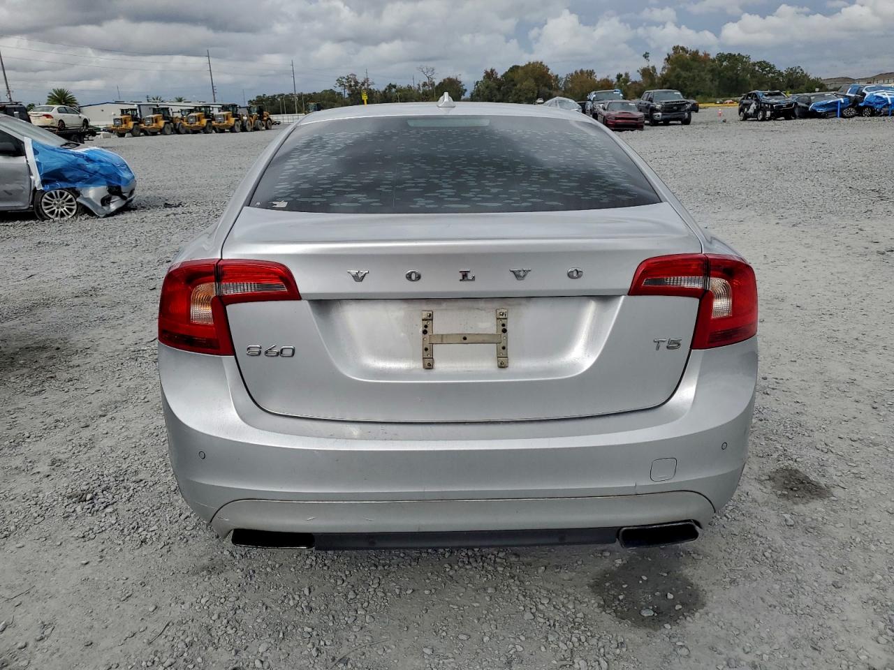 2015 VOLVO S60 PREMIER photo 6