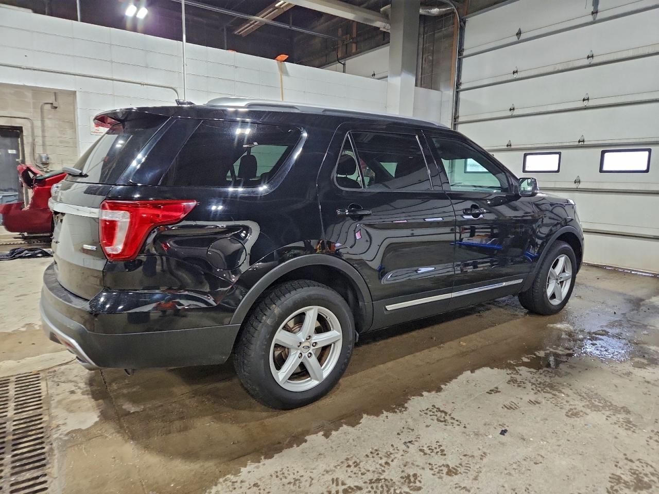 2017 FORD EXPLORER XLT photo 3