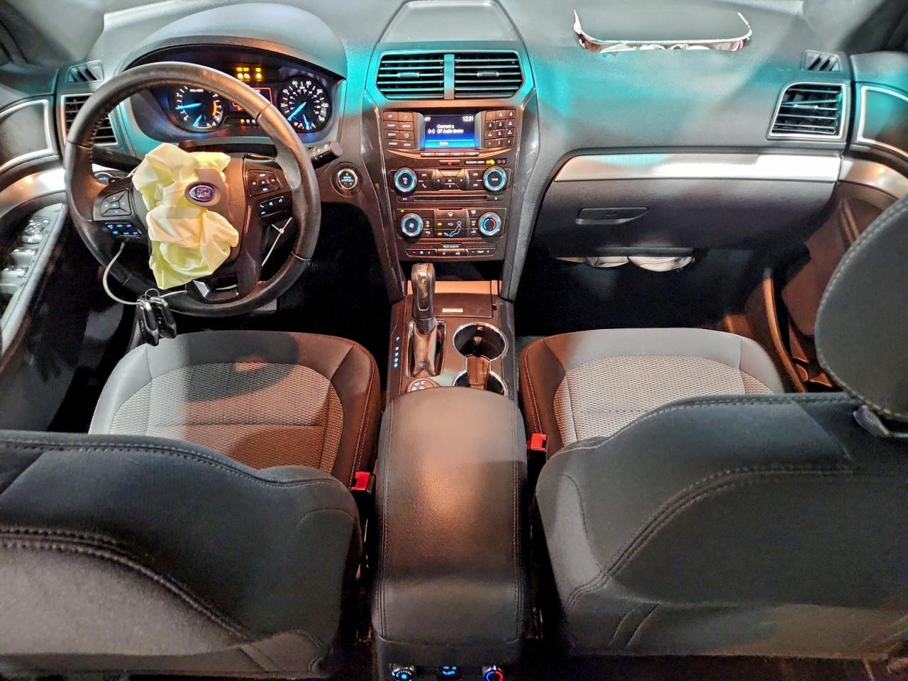 2017 FORD EXPLORER XLT photo 8