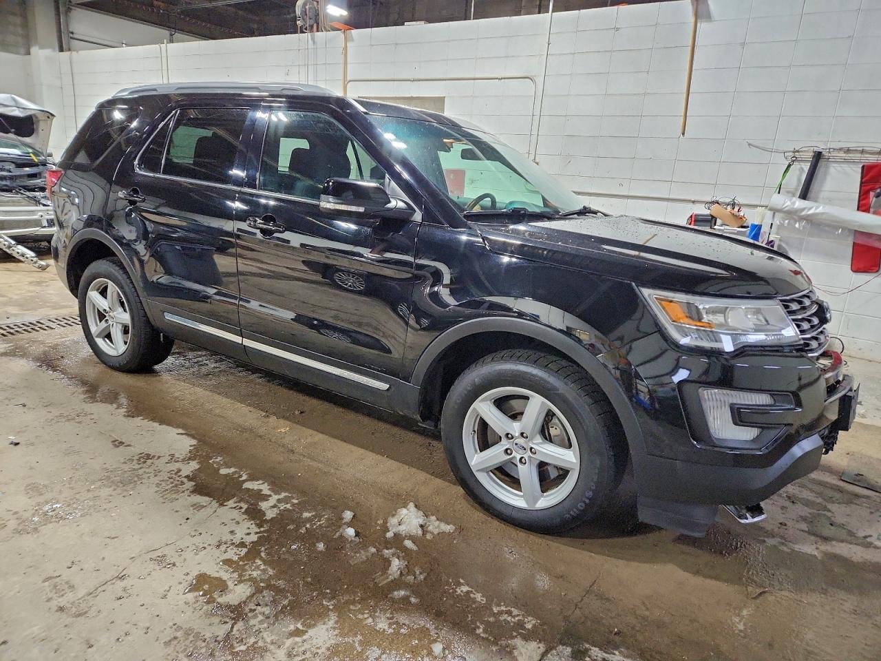 2017 FORD EXPLORER XLT photo 4