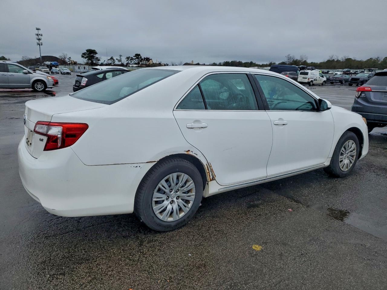 2013 TOYOTA CAMRY L photo 3