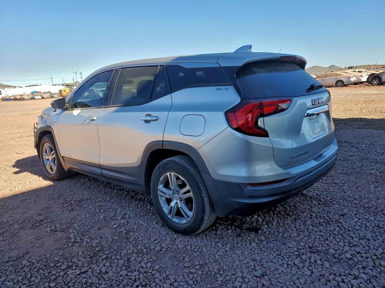 2019 GMC TERRAIN SLE photo 2