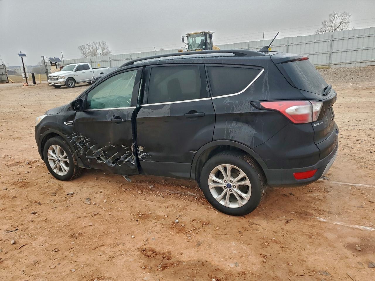 2018 FORD ESCAPE SEL photo 2