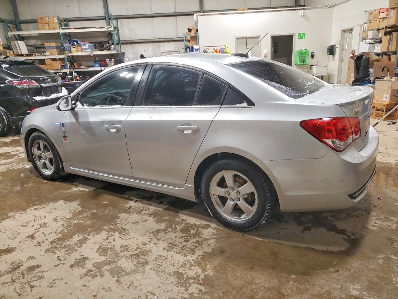 2015 CHEVROLET CRUZE LT photo 2