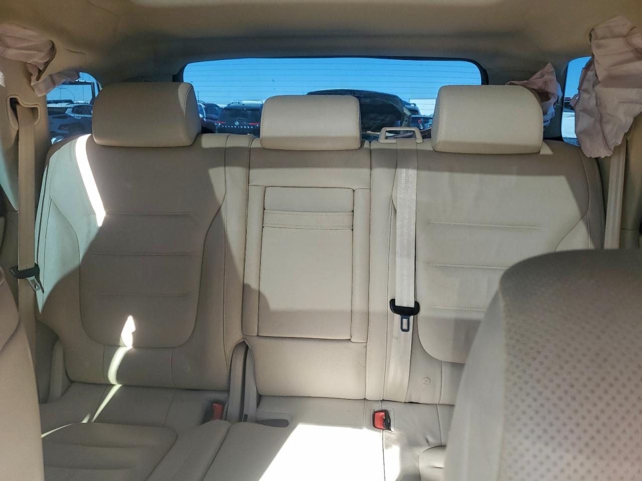 2016 VOLKSWAGEN TOUAREG SPORT photo 10