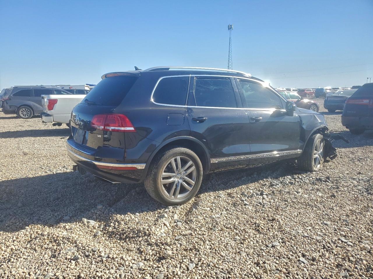 2016 VOLKSWAGEN TOUAREG SPORT photo 3