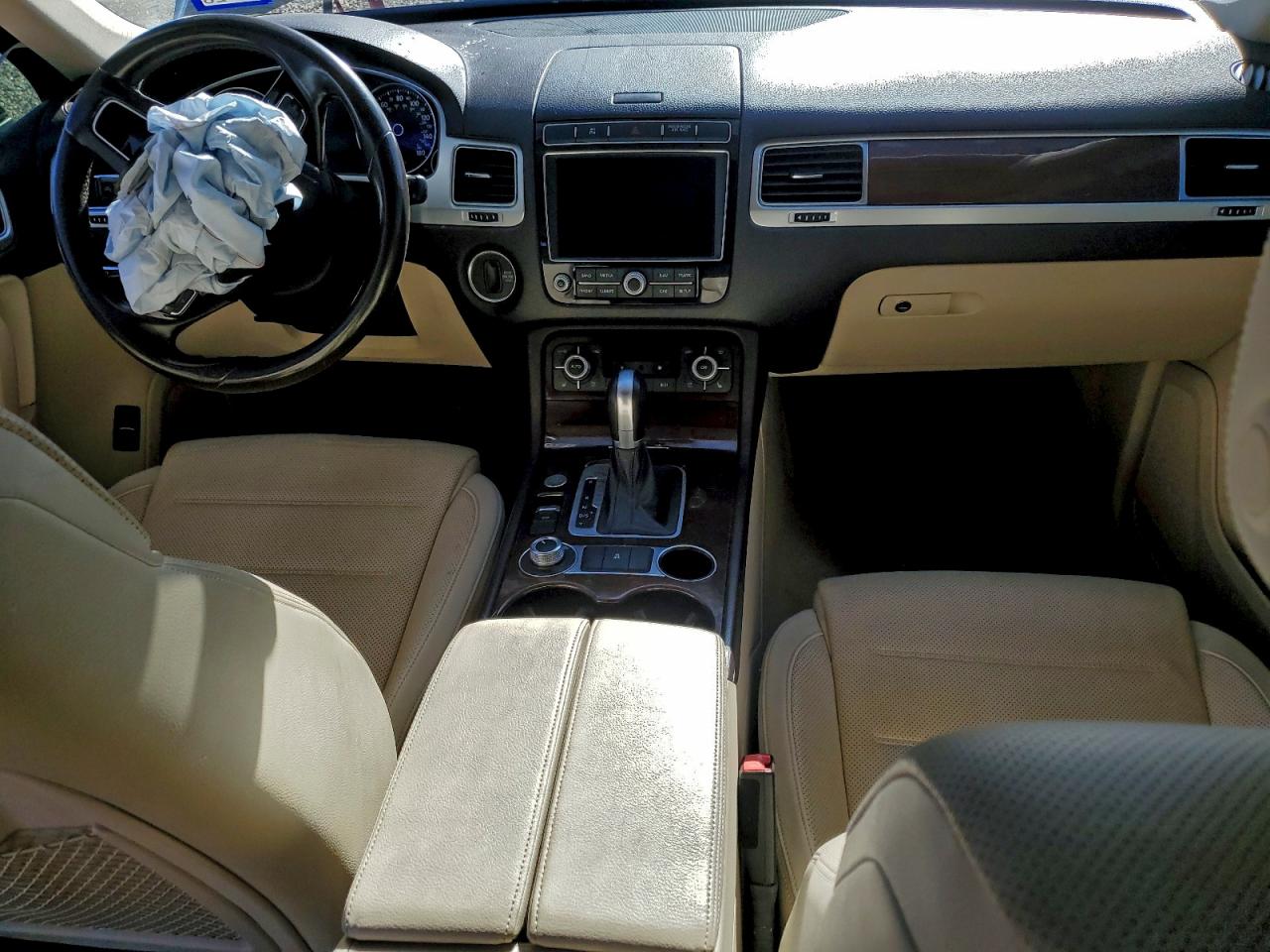 2016 VOLKSWAGEN TOUAREG SPORT photo 8
