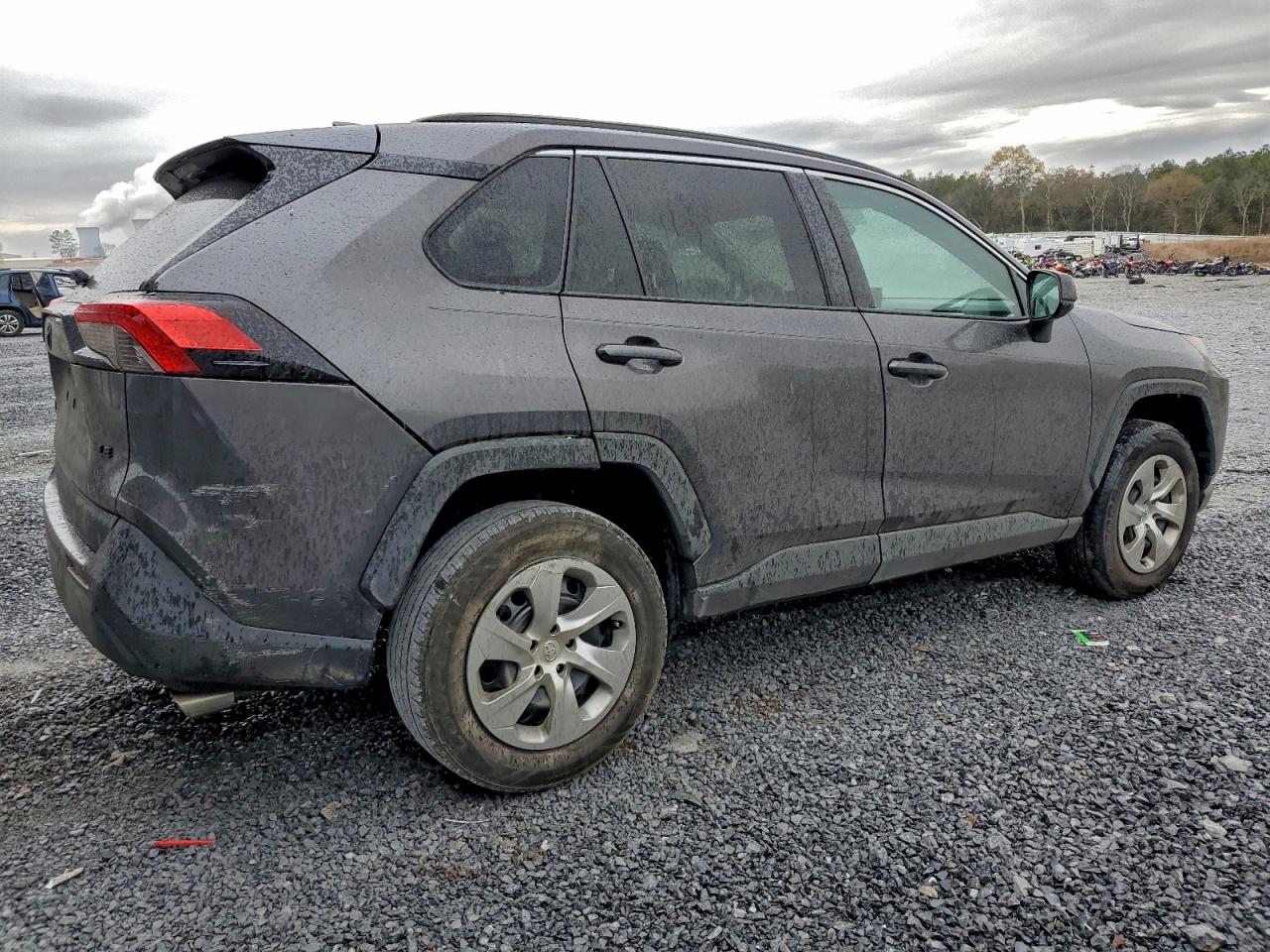 2021 TOYOTA RAV4 LE photo 3