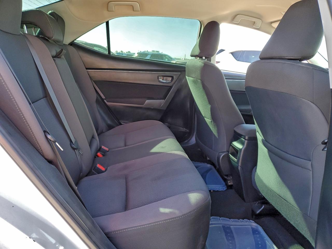 2018 TOYOTA COROLLA L photo 10