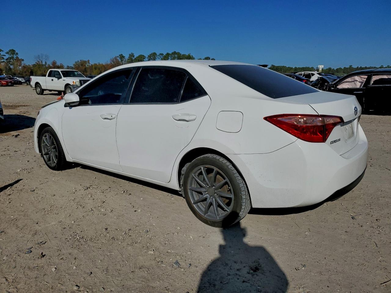 2018 TOYOTA COROLLA L photo 2