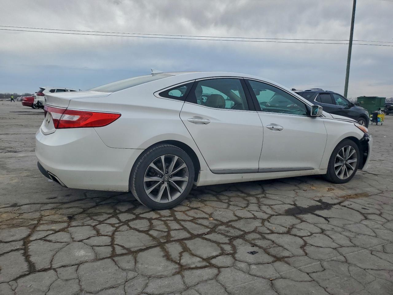 2015 HYUNDAI AZERA photo 3