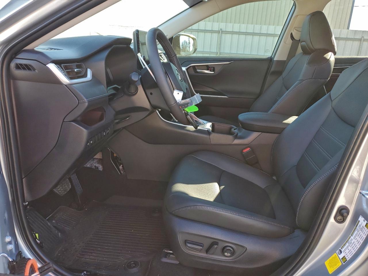 2025 TOYOTA RAV4 LIMITED photo 7