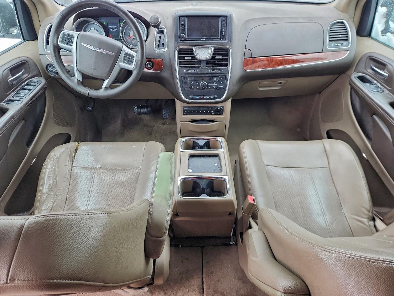 2012 CHRYSLER TOWN & COUNTRY TOURING L photo 8