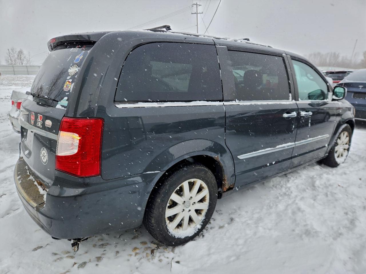 2012 CHRYSLER TOWN & COUNTRY TOURING L photo 3