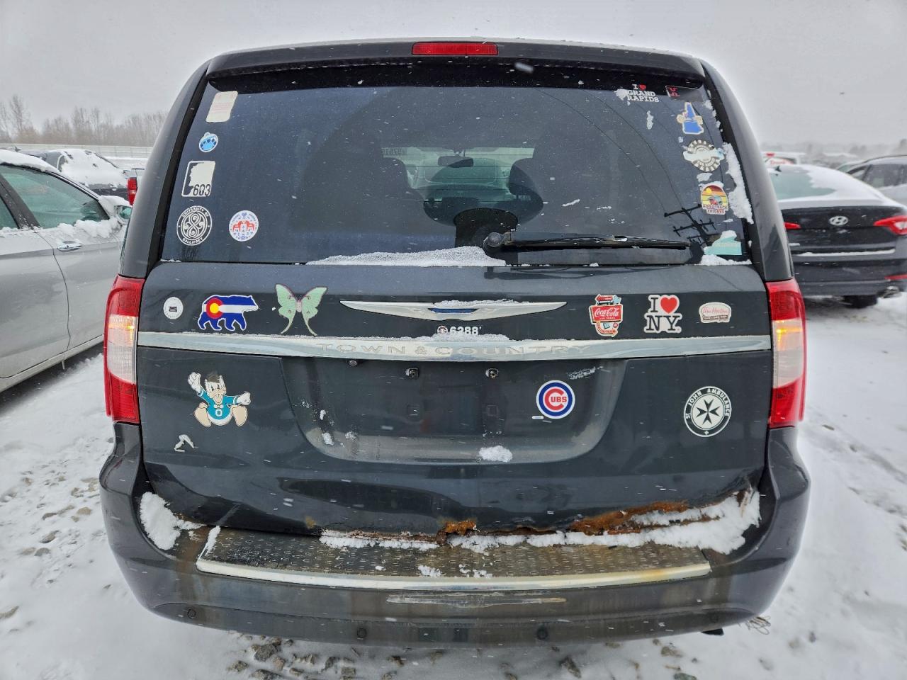 2012 CHRYSLER TOWN & COUNTRY TOURING L photo 6