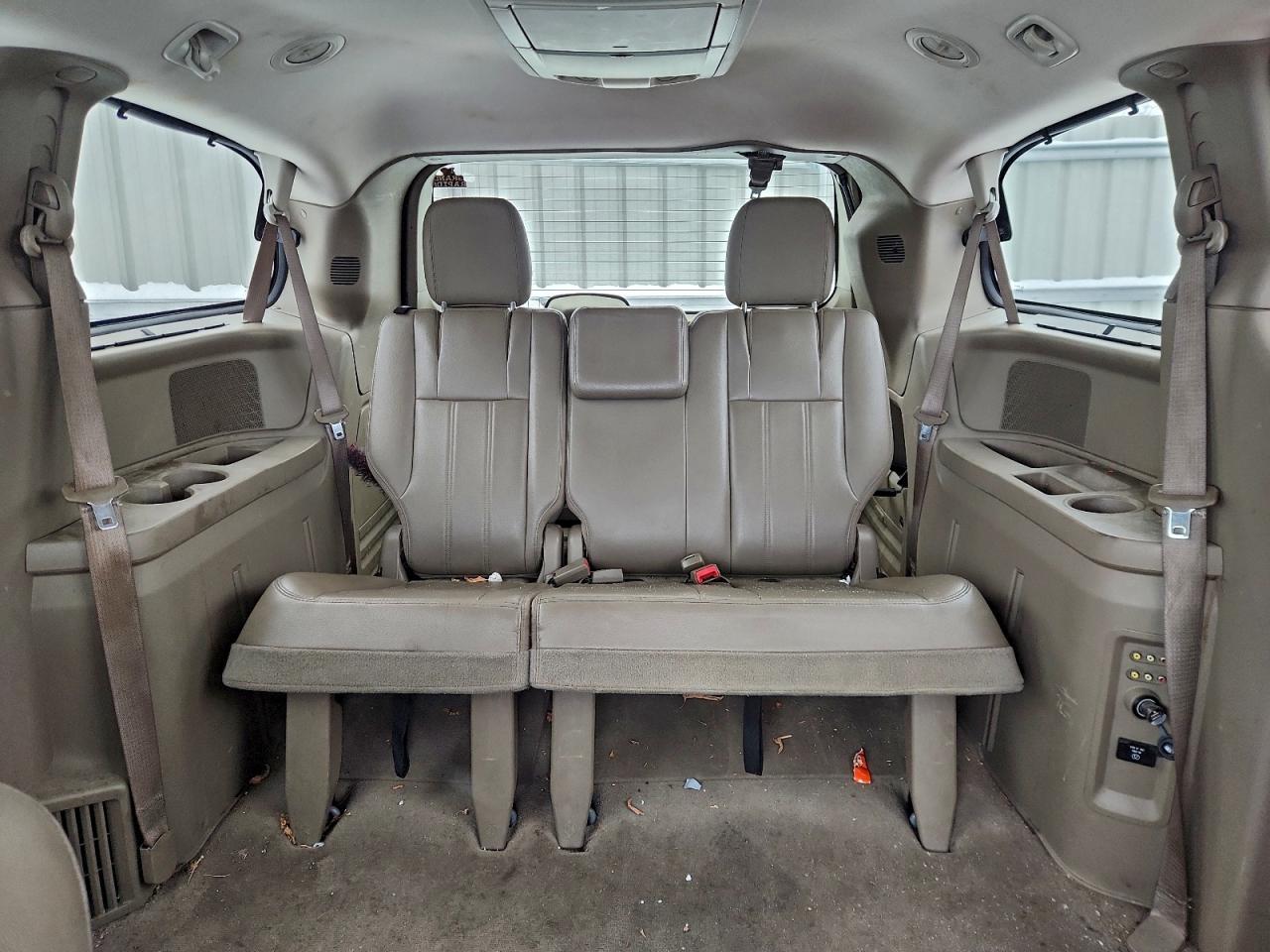 2012 CHRYSLER TOWN & COUNTRY TOURING L photo 10